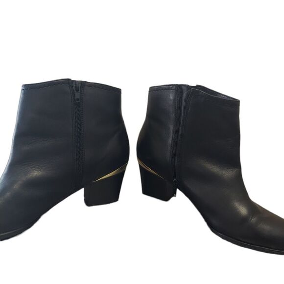 Isaac Mizrahi Julian Leather Ankle Boots - Picture 2 of 8